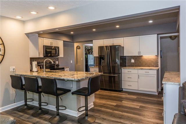 2430 Rockside Road, Seven Hills, OH 44131