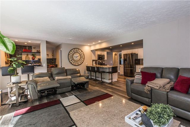 2430 Rockside Road, Seven Hills, OH 44131