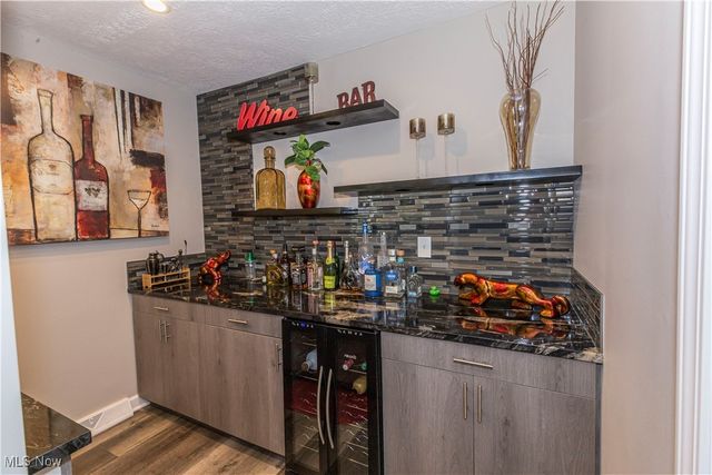 2430 Rockside Road, Seven Hills, OH 44131