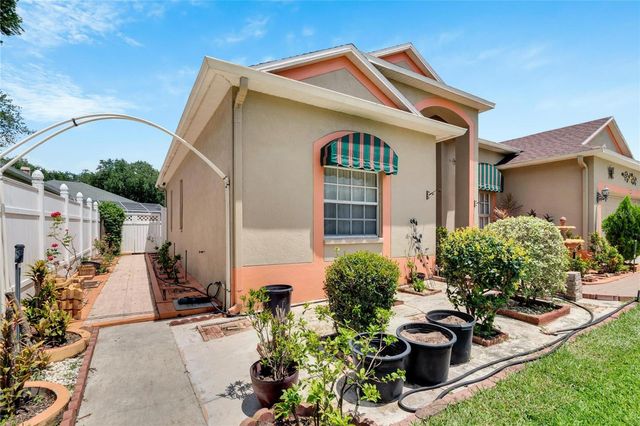 813 INNERGARY PLACE, Valrico, FL 33594