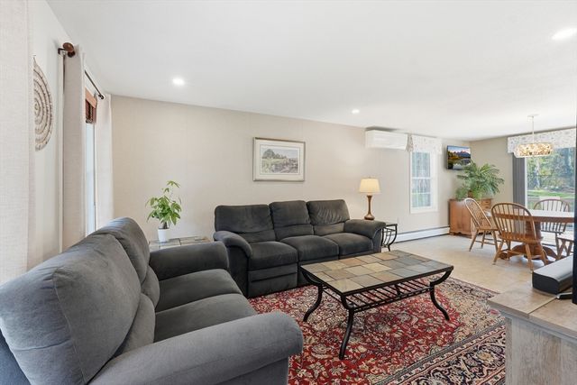 10 Horseshoe Lane, Clinton, MA 01510