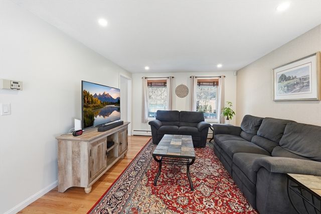 10 Horseshoe Lane, Clinton, MA 01510