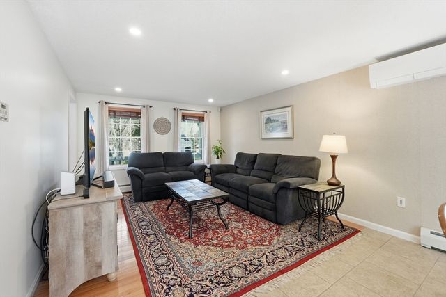 10 Horseshoe Lane, Clinton, MA 01510