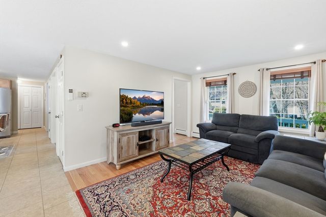 10 Horseshoe Lane, Clinton, MA 01510