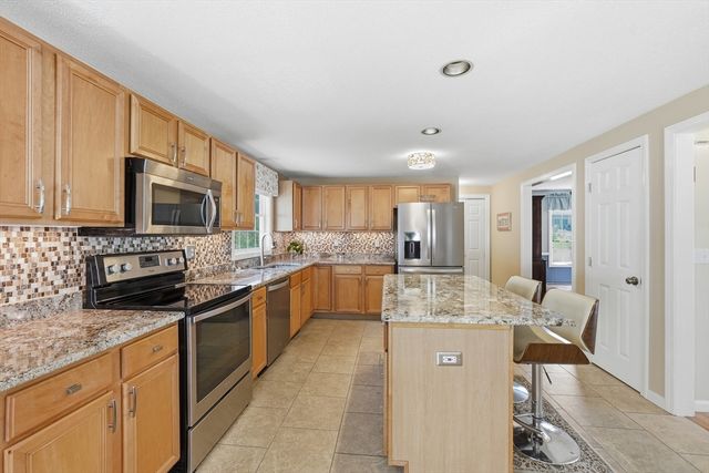 10 Horseshoe Lane, Clinton, MA 01510