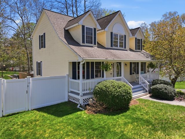 10 Horseshoe Lane, Clinton, MA 01510