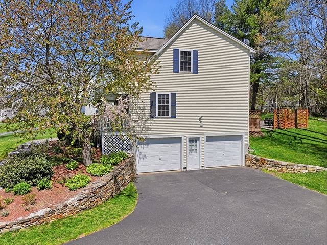 10 Horseshoe Lane, Clinton, MA 01510