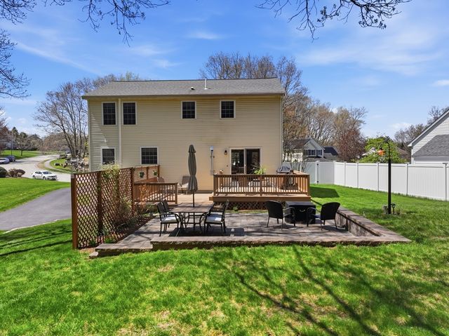 10 Horseshoe Lane, Clinton, MA 01510