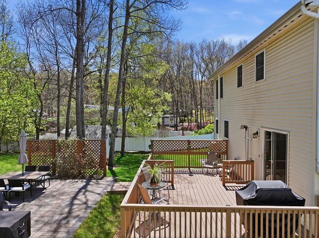 10 Horseshoe Lane, Clinton, MA 01510