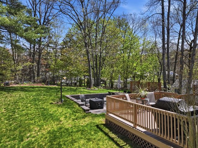 10 Horseshoe Lane, Clinton, MA 01510