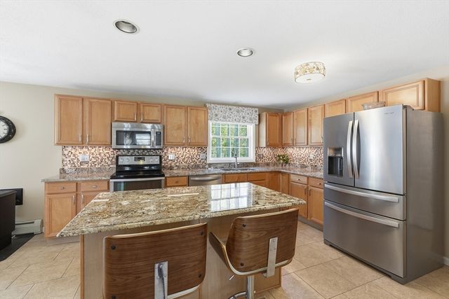 10 Horseshoe Lane, Clinton, MA 01510