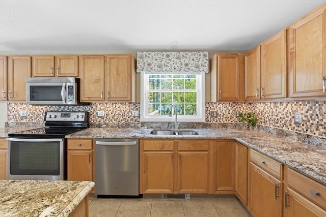10 Horseshoe Lane, Clinton, MA 01510