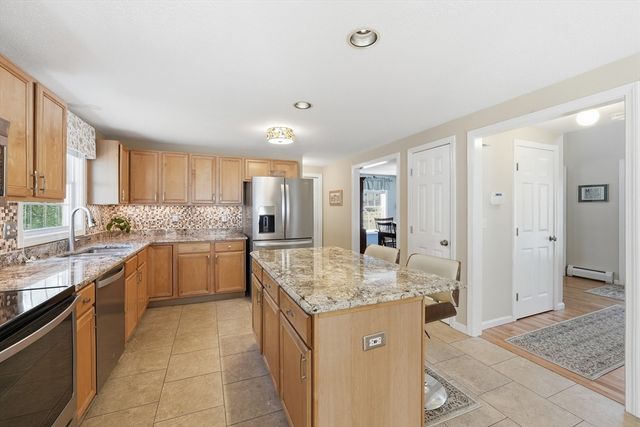 10 Horseshoe Lane, Clinton, MA 01510