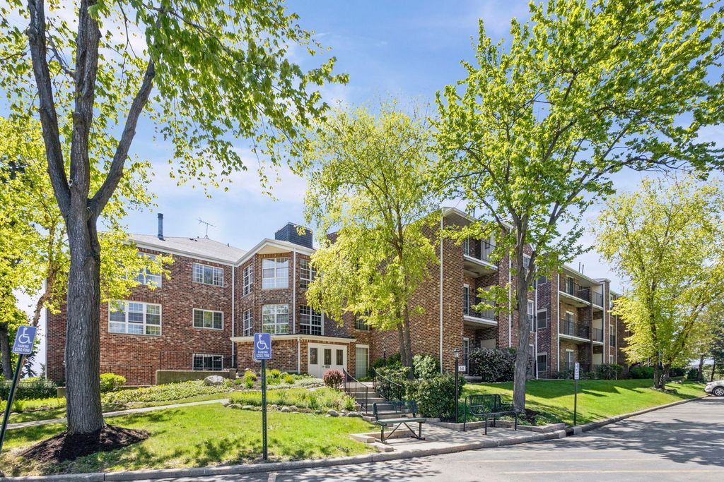 540 Biesterfield Road B314, Elk Grove Village, IL 60007
