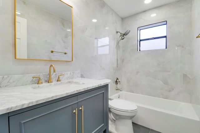 1009 Alamanda Drive, North Palm Beach, FL 33408