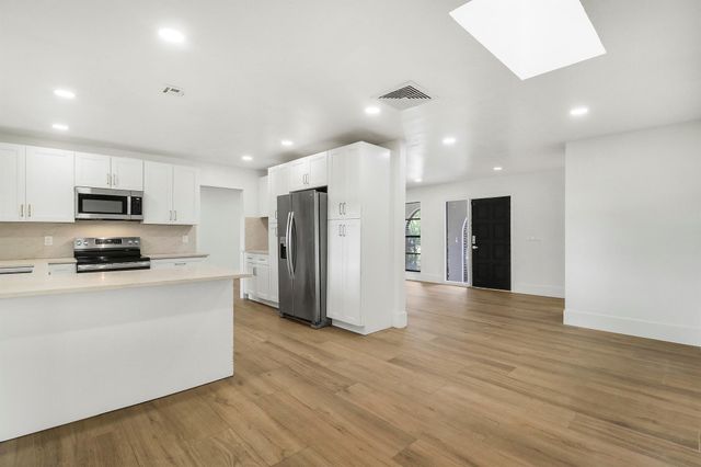 1009 Alamanda Drive, North Palm Beach, FL 33408