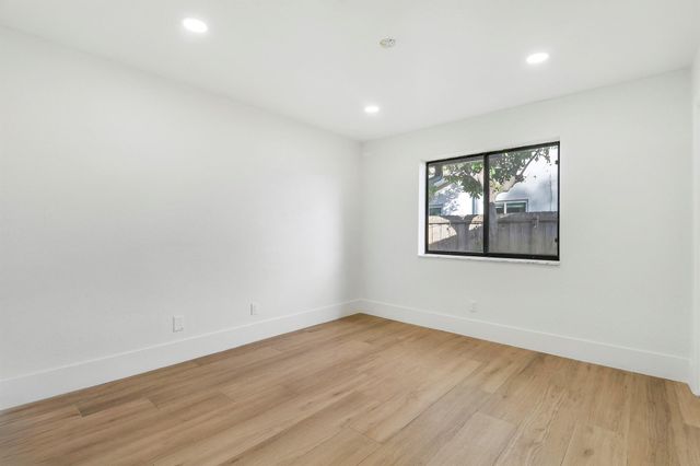 1009 Alamanda Drive, North Palm Beach, FL 33408