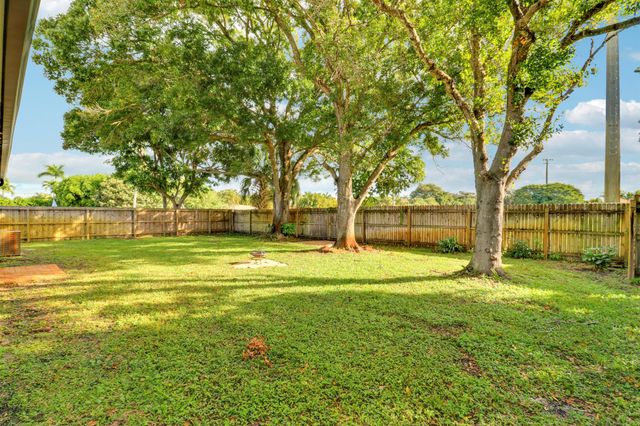 1009 Alamanda Drive, North Palm Beach, FL 33408