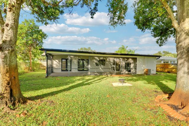 1009 Alamanda Drive, North Palm Beach, FL 33408