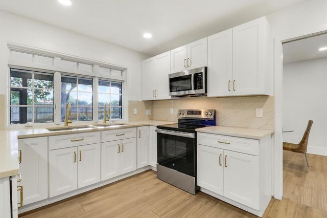 1009 Alamanda Drive, North Palm Beach, FL 33408