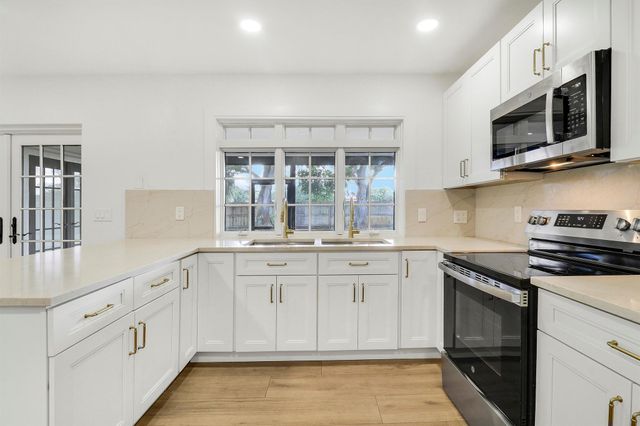 1009 Alamanda Drive, North Palm Beach, FL 33408