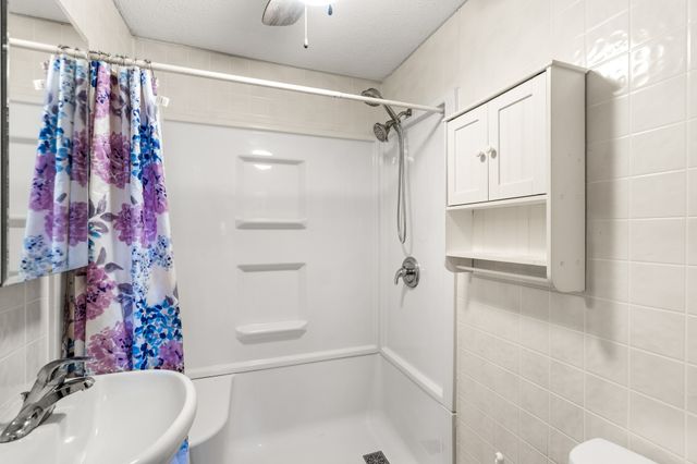 2810 NE 53rd Court, Des Moines, IA 50317