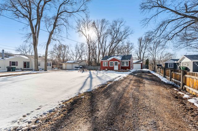 2810 NE 53rd Court, Des Moines, IA 50317