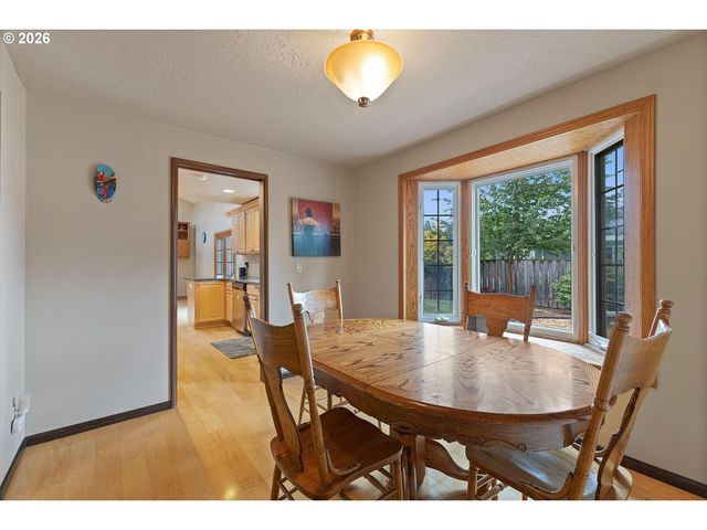 6135 Sw CROSS CREEK Dr, Beaverton, OR 97078