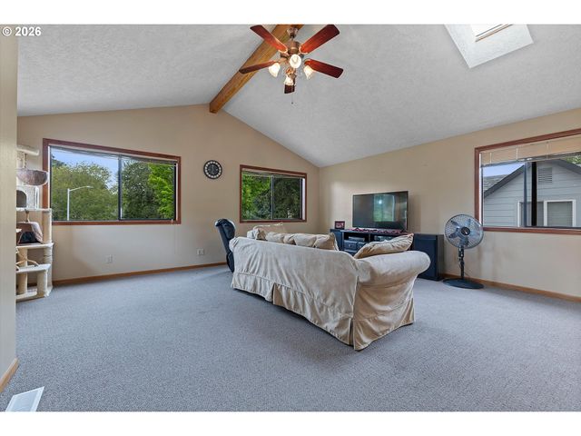 6135 Sw CROSS CREEK Dr, Beaverton, OR 97078