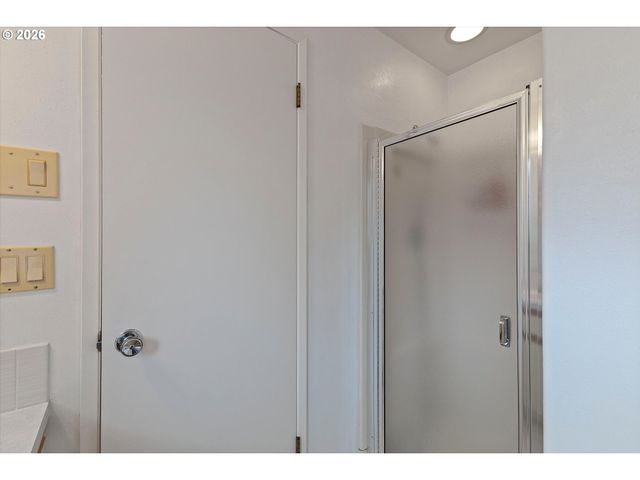6135 Sw CROSS CREEK Dr, Beaverton, OR 97078