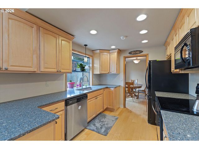 6135 Sw CROSS CREEK Dr, Beaverton, OR 97078