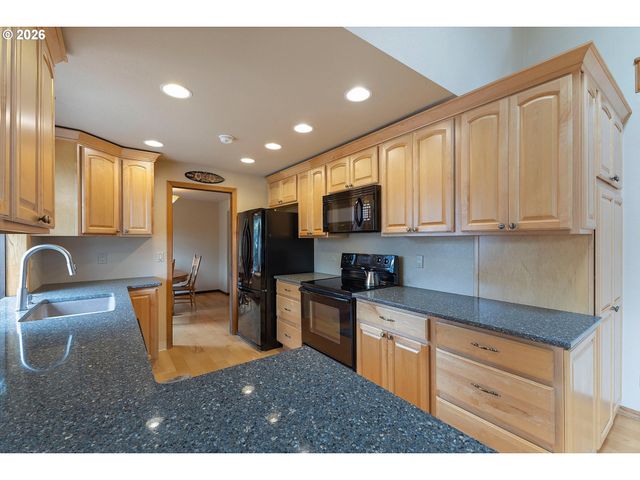 6135 Sw CROSS CREEK Dr, Beaverton, OR 97078