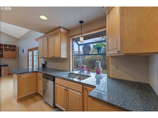 6135 Sw CROSS CREEK Dr, Beaverton, OR 97078