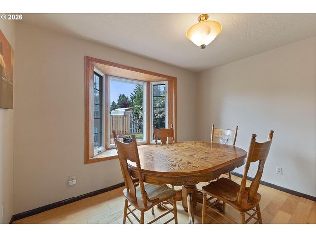 6135 Sw CROSS CREEK Dr, Beaverton, OR 97078