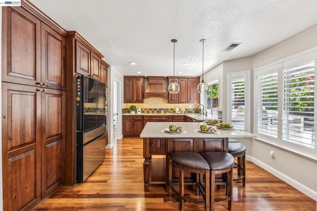 2426 Tapestry Way, Pleasanton, CA 94566