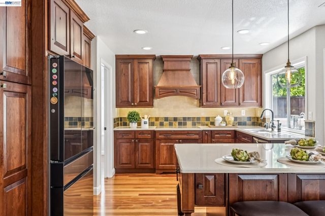 2426 Tapestry Way, Pleasanton, CA 94566