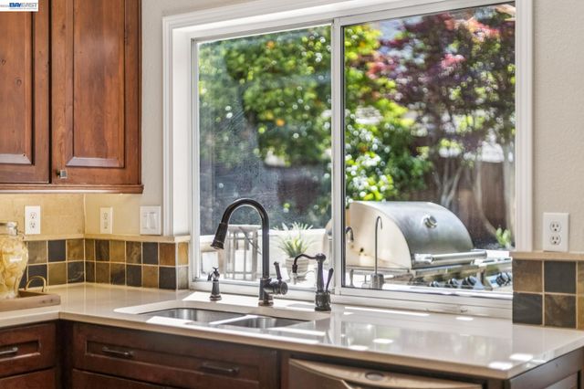 2426 Tapestry Way, Pleasanton, CA 94566