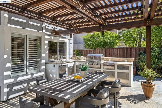 2426 Tapestry Way, Pleasanton, CA 94566