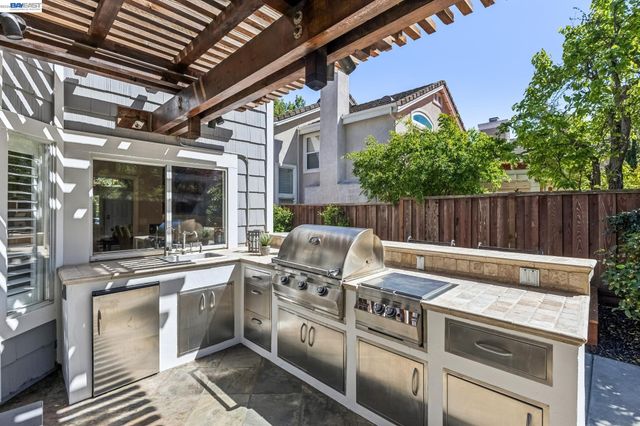 2426 Tapestry Way, Pleasanton, CA 94566