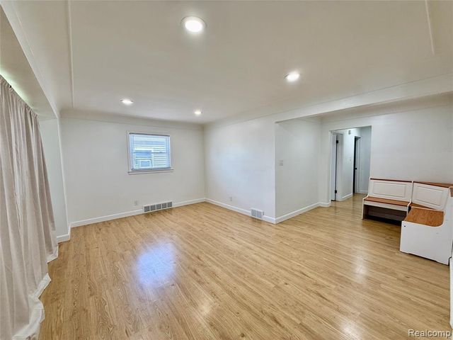 24684 Lambrecht Avenue, Eastpointe, MI 48021