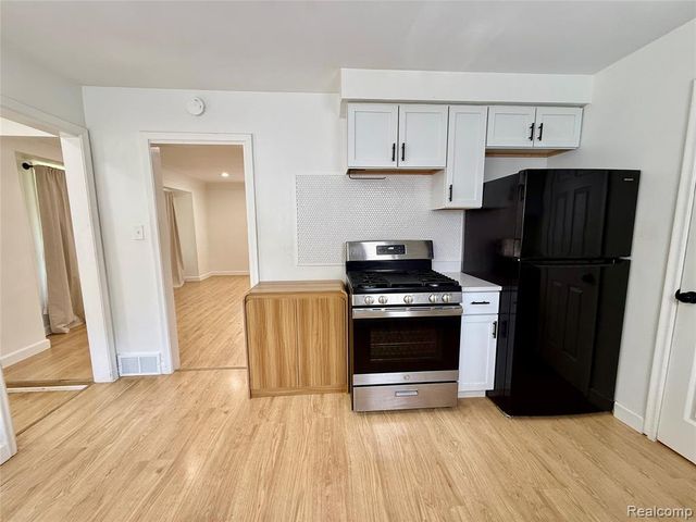 24684 Lambrecht Avenue, Eastpointe, MI 48021