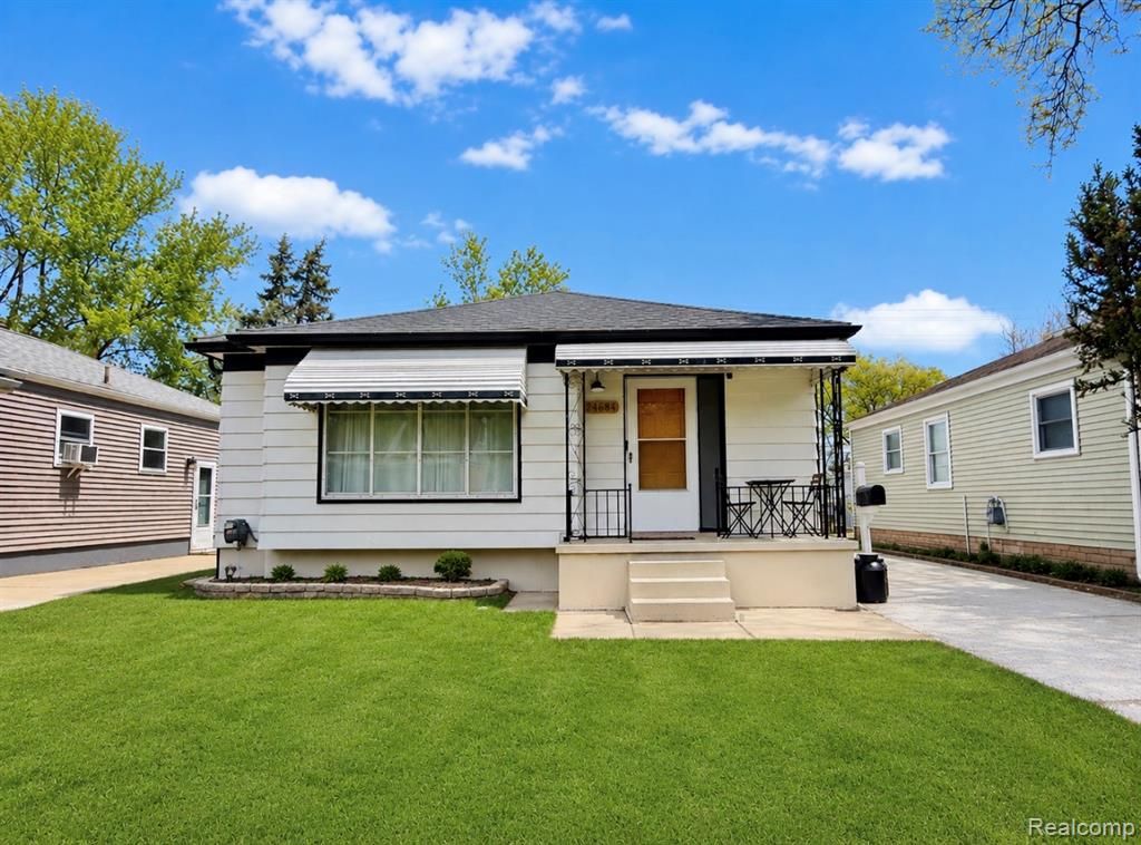 24684 Lambrecht Avenue, Eastpointe, MI 48021