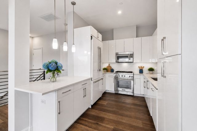 771 Harrison Ave. PH12, Boston, MA 02118