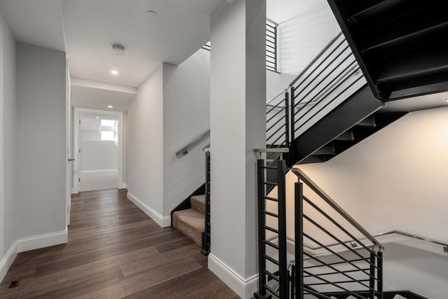 771 Harrison Ave. PH12, Boston, MA 02118