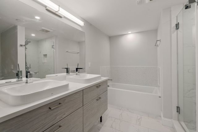 771 Harrison Ave. PH12, Boston, MA 02118
