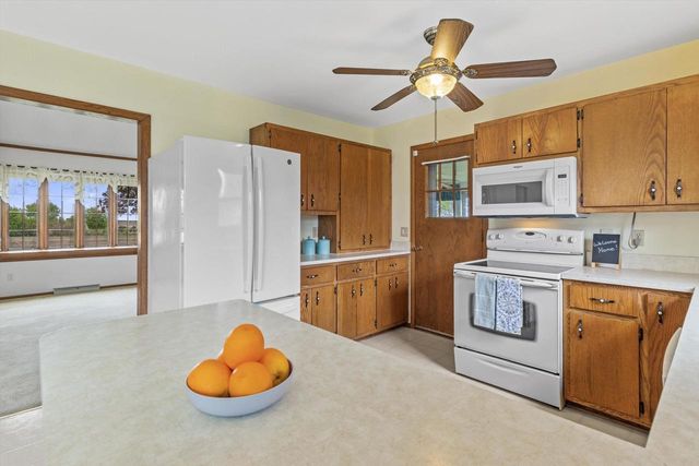 6066 Blaska Drive, Sun Prairie, WI 53590
