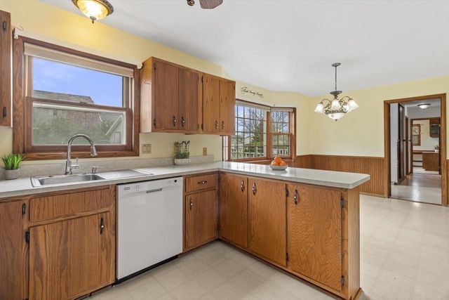 6066 Blaska Drive, Sun Prairie, WI 53590