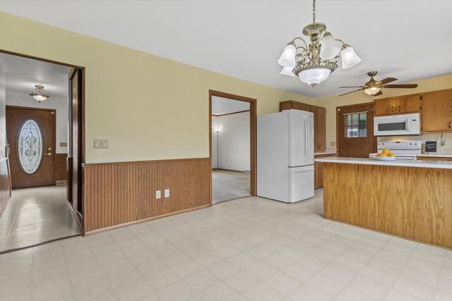 6066 Blaska Drive, Sun Prairie, WI 53590
