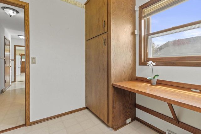6066 Blaska Drive, Sun Prairie, WI 53590