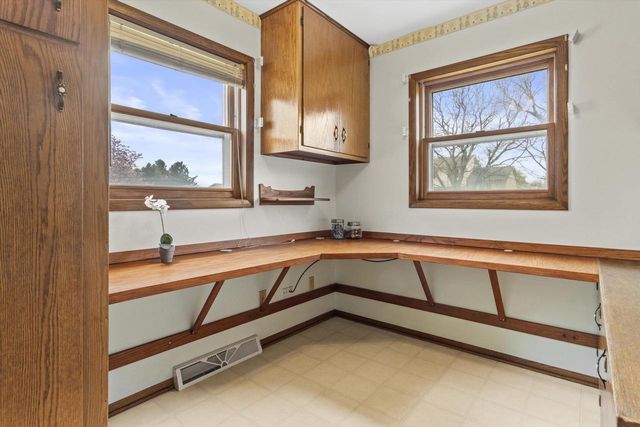 6066 Blaska Drive, Sun Prairie, WI 53590